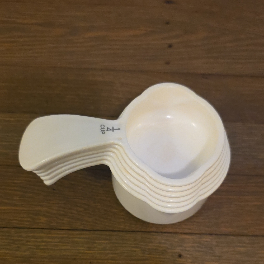 Tupperware White Nesting Measuring Cups. Set Of 6. Vintage